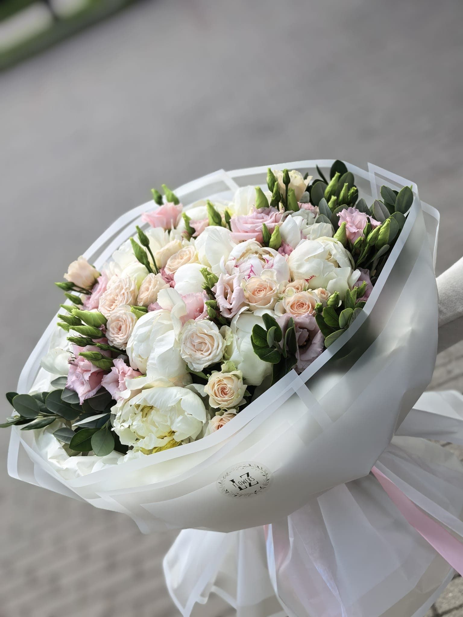 A seasonal bouquet by LZ Flowers